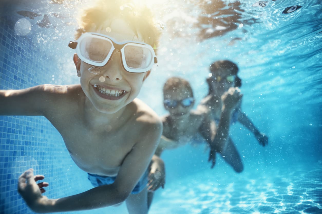 Une piscine surutilisée est l'une des principales causes de la montée du pH
